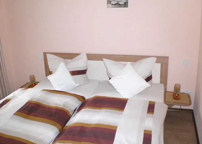 Restaurant Hausberg Готель